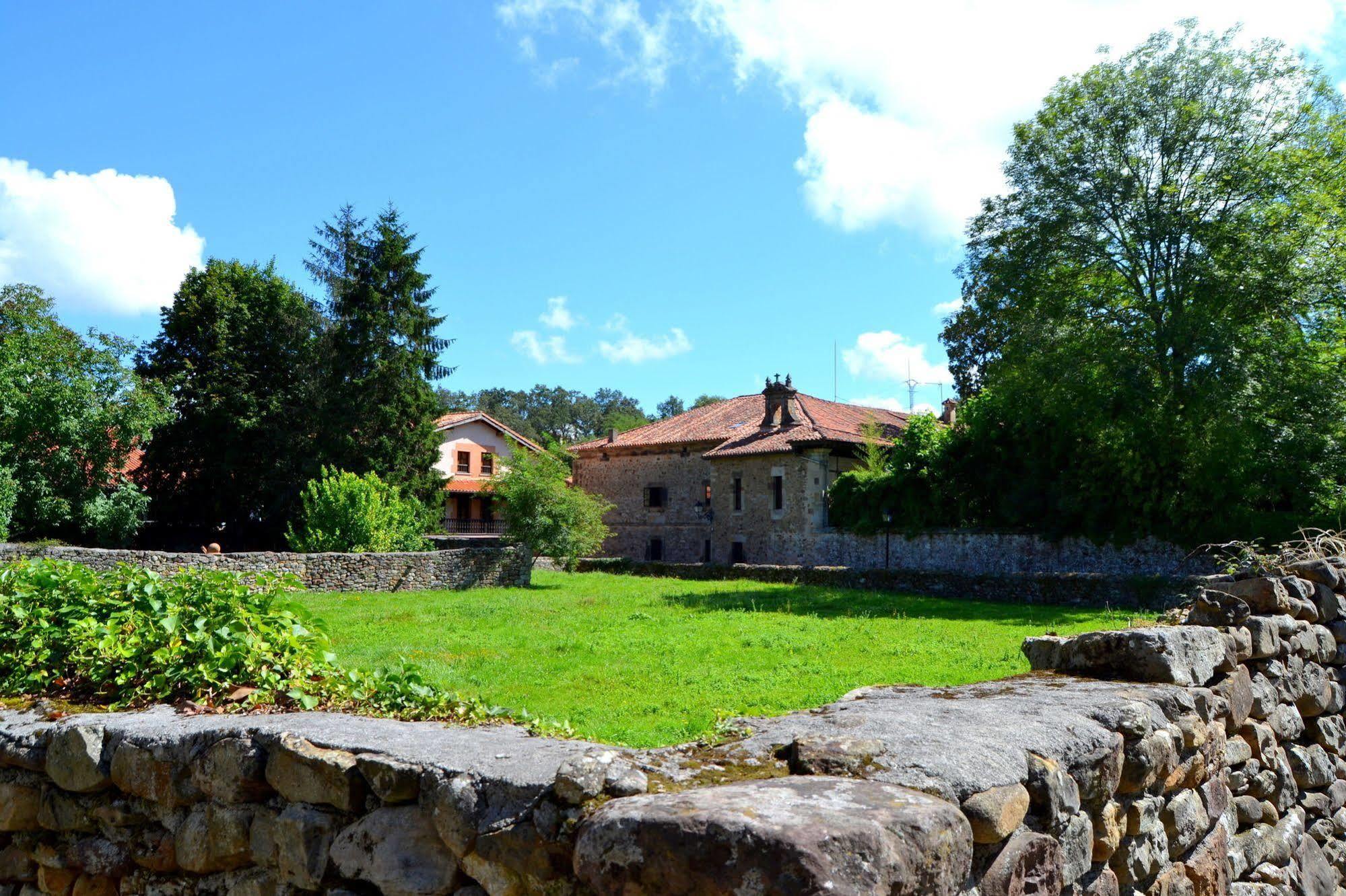 Hotel Termas De Liérganes Exteriör bild